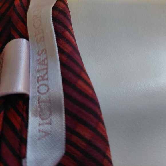 Victoria Secret Red Pijamas Size L Satin Silky Top/ Bottom Set Sleepwear Comfort - Picture 9 of 12